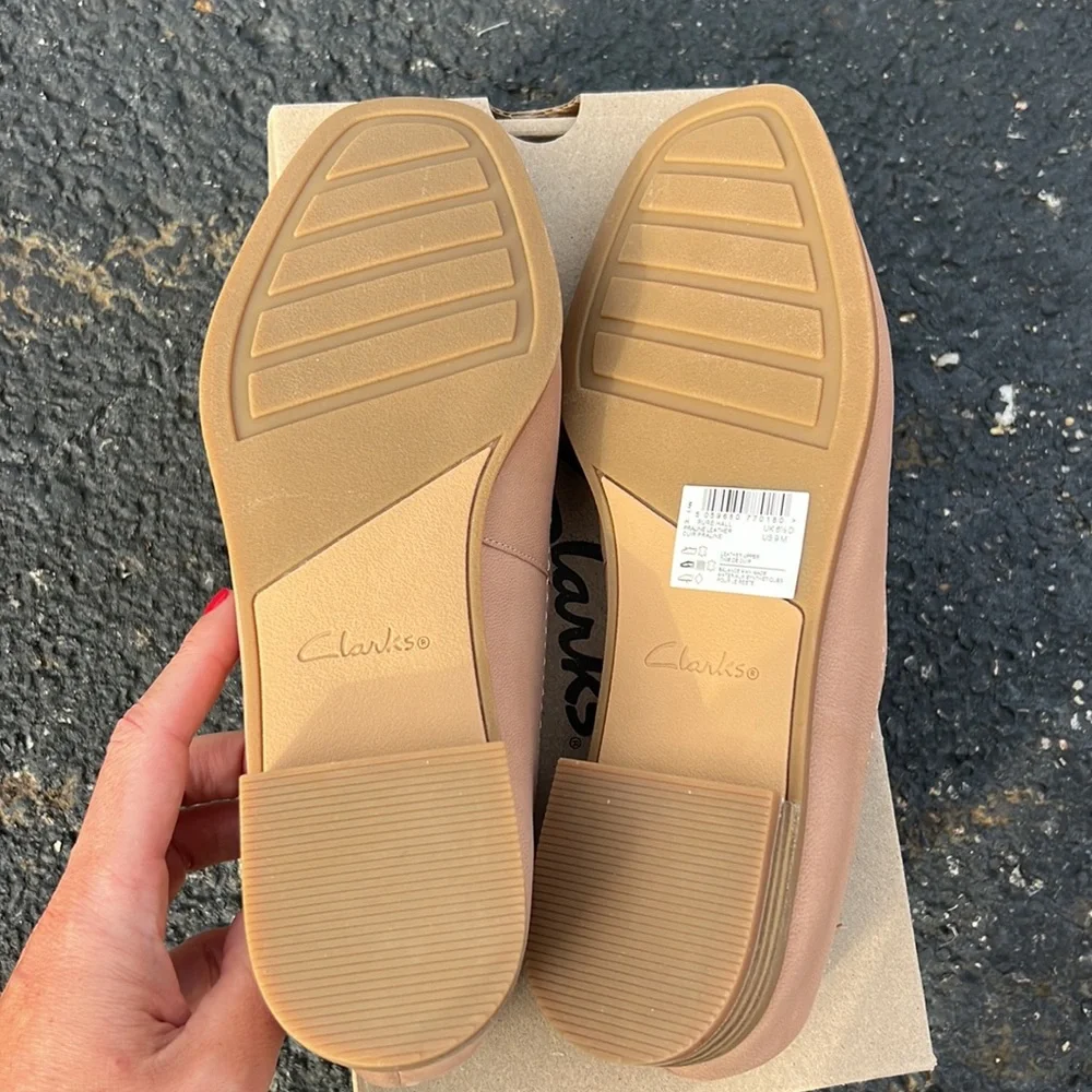 Brand new Clark’s loafers women’s size 9 praline leather - Picture 2 of 3